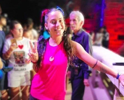 Κουκλάρα! Μαγνήτισε τα βλέμματα φθάνοντας στον ημιτελικό η αδερφη της Μελίνας Μεταξά απο την Κύπρο